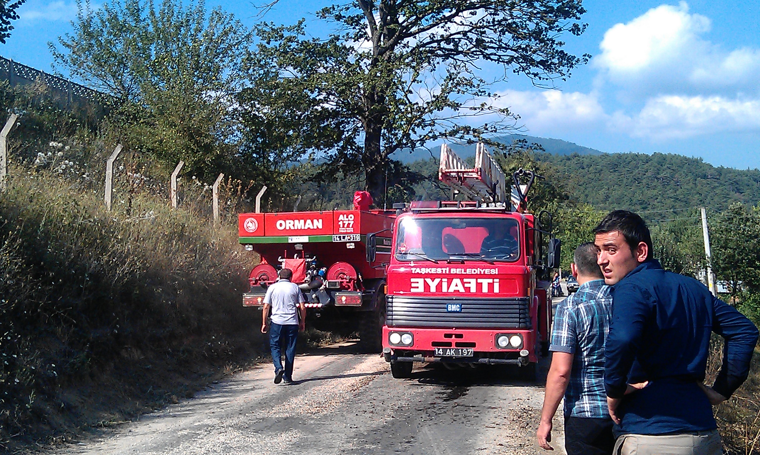 Ekin tarlası yandı