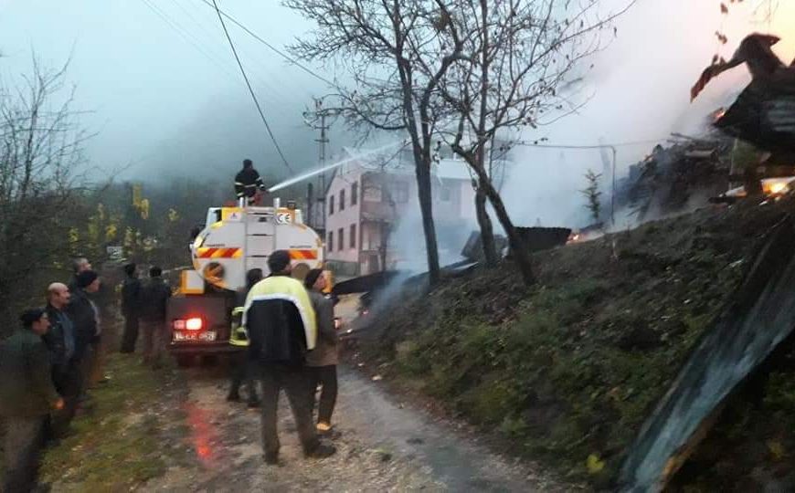 Elmacıkdereköy Abdullar Mahallesinde Yangın